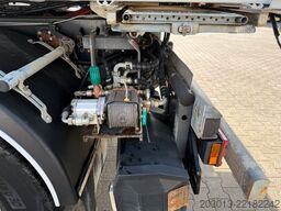 MERCEDES-BENZ AXOR 1829 Kehrmaschine BUCHER