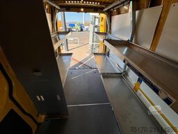 Mercedes-Benz eSprinter 312 DHL Regal KEP-Ausbau