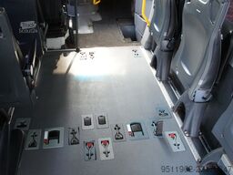 MERCEDES-BENZ Sprinter 313 CDi Rollstuhlrampe 7+1 Sitz 95KW E6