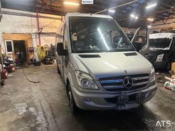 Mercedes-Benz Sprinter w/ 15+1+1 seats w/ 2 sets of tires