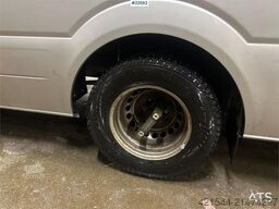Mercedes-Benz Sprinter w/ 15+1+1 seats w/ 2 sets of tires