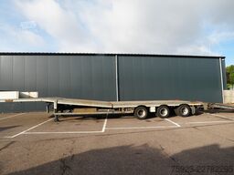 Nooteboom 3 axle semi low loader with ramps