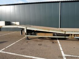 Nooteboom 3 axle semi low loader with ramps