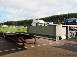 Nooteboom 3 axle semi low loader with ramps