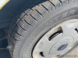 Ford Transit 2.2 TDCi 330 - 9 SEATS