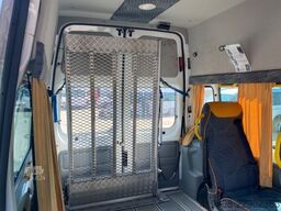 Ford Transit 2.2 TDCi 330 - 9 SEATS