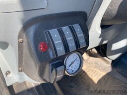 Ford Transit 2.2 TDCi 330 - 9 SEATS