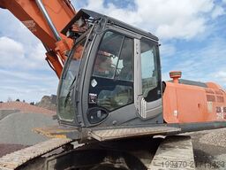 Hitachi ZX350LC-3 with standard earth boom and long-front boom
