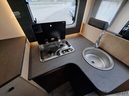 SUNLIGHT Adventure T 67S TV-Paket Combi 6E AWT isoliert