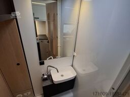 SUNLIGHT Adventure T 67S TV-Paket Combi 6E AWT isoliert