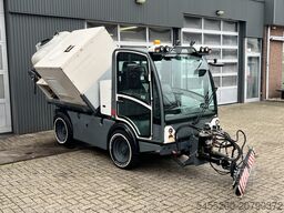 boschung P4T Werktuigdrager Stratenreinigingmachine Hog...