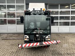 boschung P4T Werktuigdrager Stratenreinigingmachine Hog...