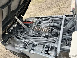 boschung P4T Werktuigdrager Stratenreinigingmachine Hog...
