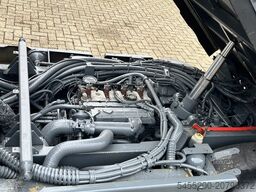 boschung P4T Werktuigdrager Stratenreinigingmachine Hog...