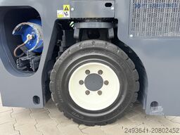 Combilift CB4000 TRIPLEX 5200 FREE-LIFT POSITIONER