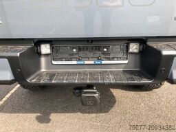 ISUZU D-Max Double Cab V-Cross AT + hohes Fahrwerk +