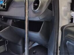 MERCEDES-BENZ 519  Allrad 4 x 4 Lagerfahrzeug Stock 20 Sitzer