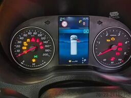 MERCEDES-BENZ 519  Allrad 4 x 4 Lagerfahrzeug Stock 20 Sitzer