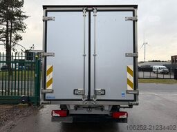 Mercedes-Benz 516 CDI FRIGO CARRIER XARIOS 300 - MEAT RAILS -...