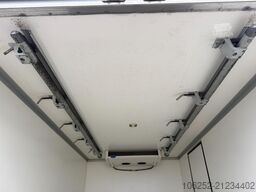 Mercedes-Benz 516 CDI FRIGO CARRIER XARIOS 300 - MEAT RAILS -...