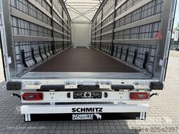 Schmitz Cargobull Curtainsider Mega Getränke
