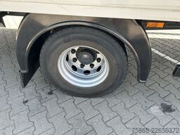 DAF LF 230 FA / 12 Ton / 217 dkm / Navi - Camera / ...