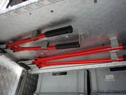 Mercedes-Benz 1325 godiva pump