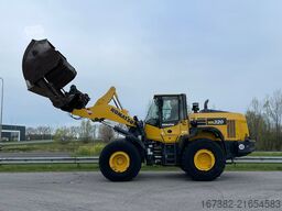 Komatsu WA320