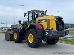 Komatsu WA320