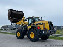 Komatsu WA320
