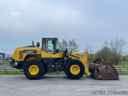 Komatsu WA320