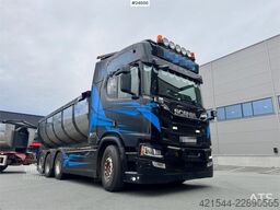 Scania R650 Tridem Hooklift Truck – Equipped for Snow Plo