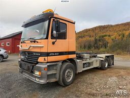Mercedes-Benz Actros 2540 6x2 hook loader with 17-tonne hook and