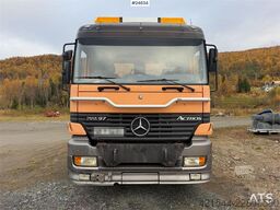 Mercedes-Benz Actros 2540 6x2 hook loader with 17-tonne hook and