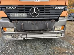 Mercedes-Benz Actros 2540 6x2 hook loader with 17-tonne hook and