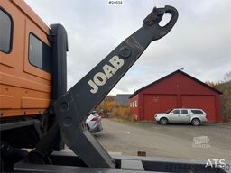 Mercedes-Benz Actros 2540 6x2 hook loader with 17-tonne hook and