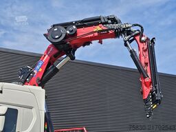 Scania R590 V8 8x2 / HMF 9520 - JIB - WINCH / TRACTOR