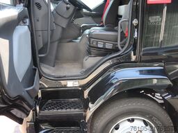 Renault D240 4X2 Bak met deuren 9 Klep 2.000 kg. Black ...