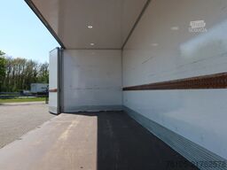 Renault D240 4X2 Bak met deuren 9 Klep 2.000 kg. Black ...