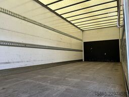 DAF LF 230 FA / 12 Ton / 214 dkm / Navi / Box / Laa...