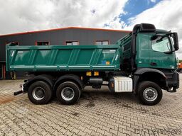 Mercedes-Benz AROCS 3351 6x6 WYWROTKA TRÓJSTRONNA Z BORDMATI...