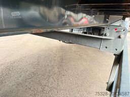 SCHWARZMÜLLER J-Serie 3 Achsen Baustoffpritsche Liftachse