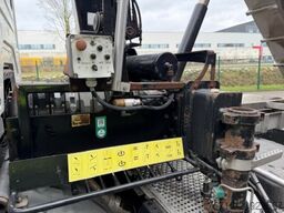 Mercedes-Benz 1824 4x2 Axor Schlachtmüllwagen/Kran