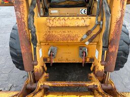 Case 1825 | 17 KW | 4x4 | Kompaktlader mit Schaufel