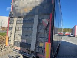 Ekeri box semi-trailer with full side opening and lift