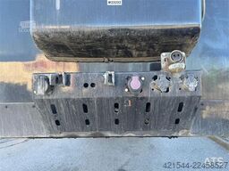 Ekeri box semi-trailer with full side opening and lift