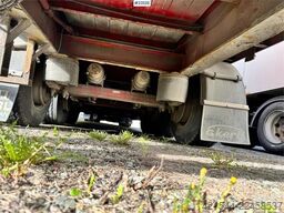 Ekeri box semi-trailer.