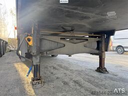 Schmitz box semi-trailer with fridge/freezer unit – load b