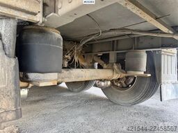 Schmitz box semi-trailer with refrigeration/freezer unit –