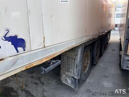 Schmitz box semi-trailer with refrigeration/freezer unit –